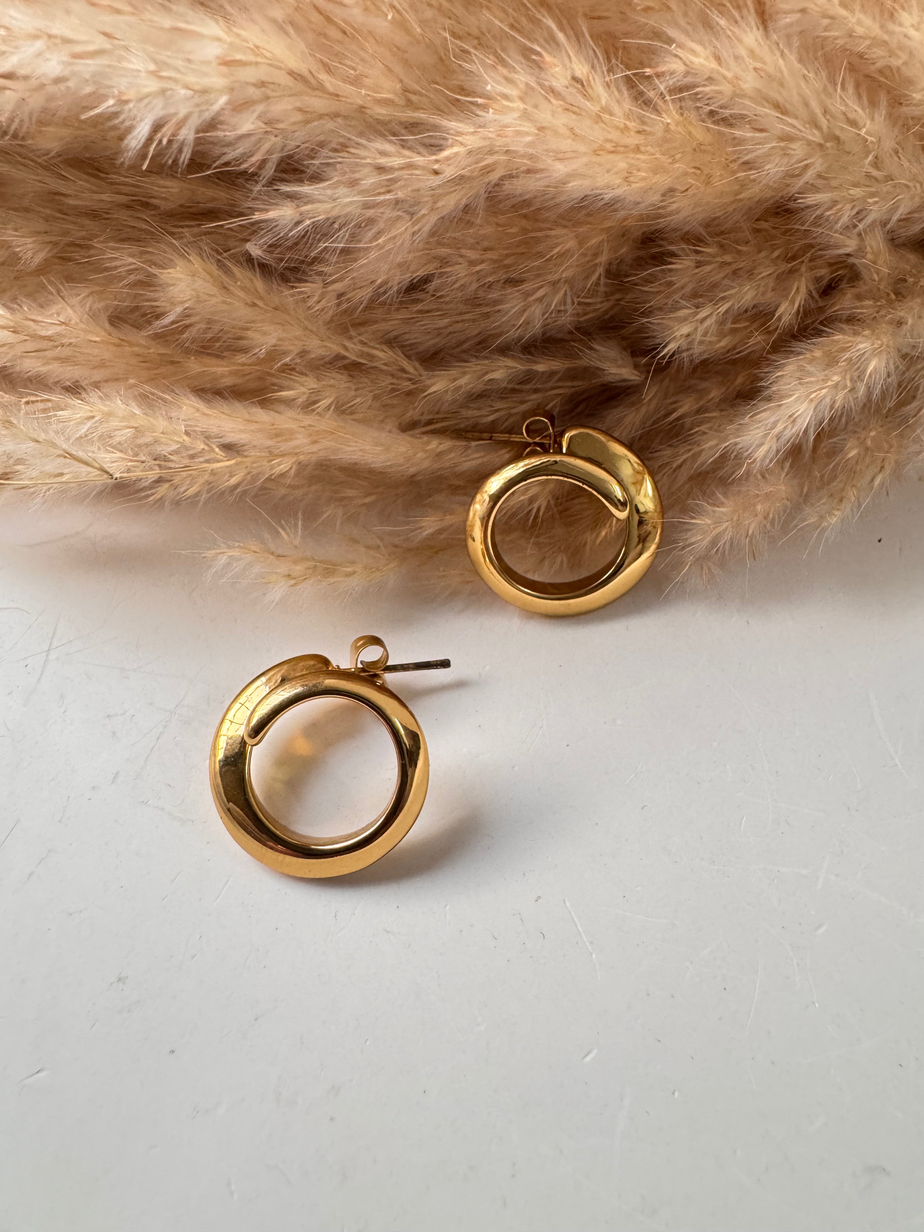 Abstract Loop Mini Hoop