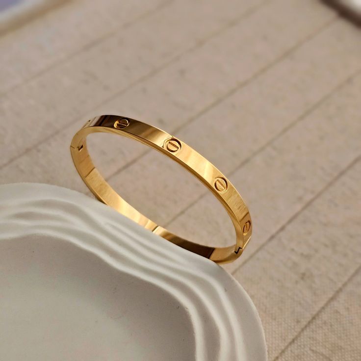 Luxe Screw Bangle – Gold Minimal Statement Bracelet