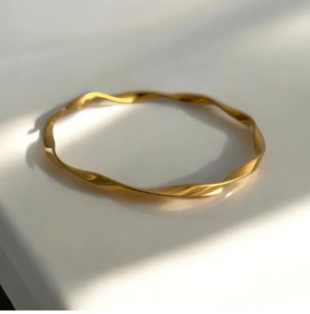 Twisted Gold Bangle