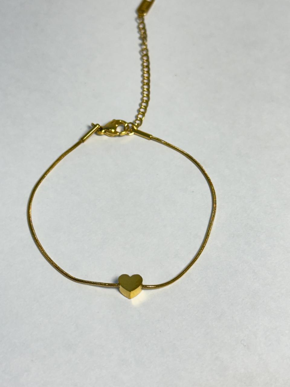Amora Heart Bracelet – Gold Anti-Tarnish Minimal Charm Bracelet