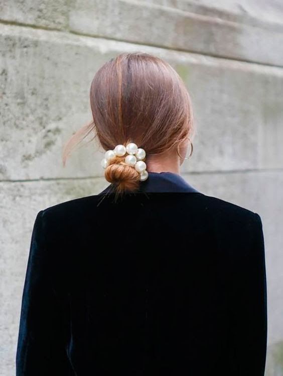 Classic Pearl Hair Tie