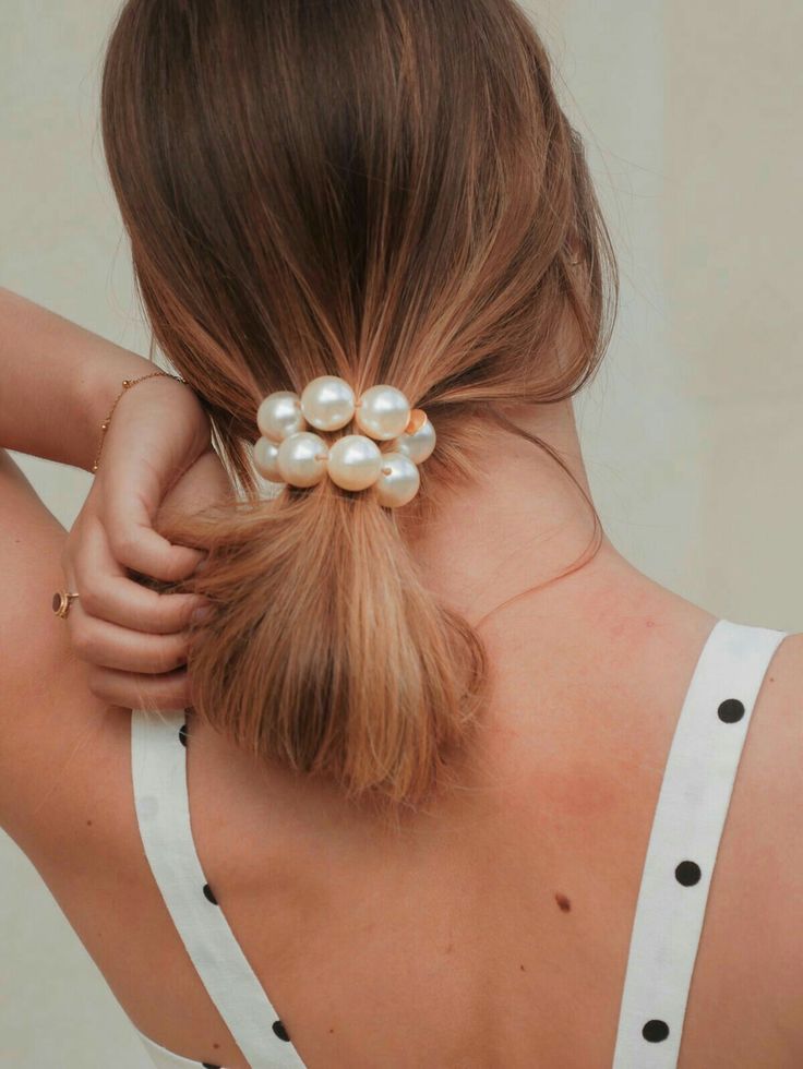 Classic Pearl Hair Tie