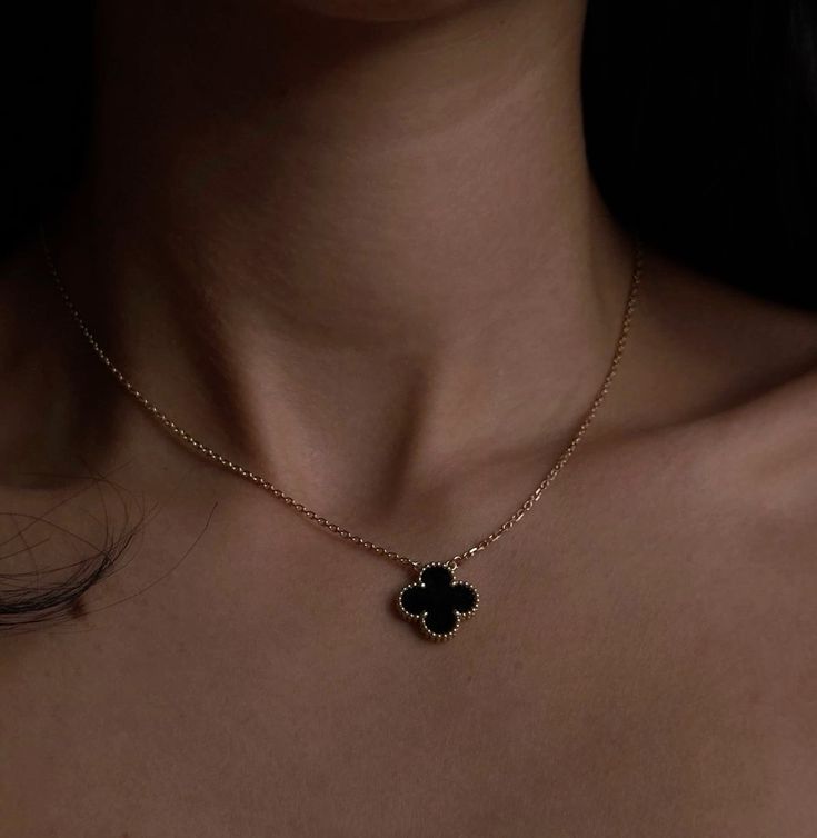 Clover Pendant Necklace – Minimalist Gold Chain with Black Charm